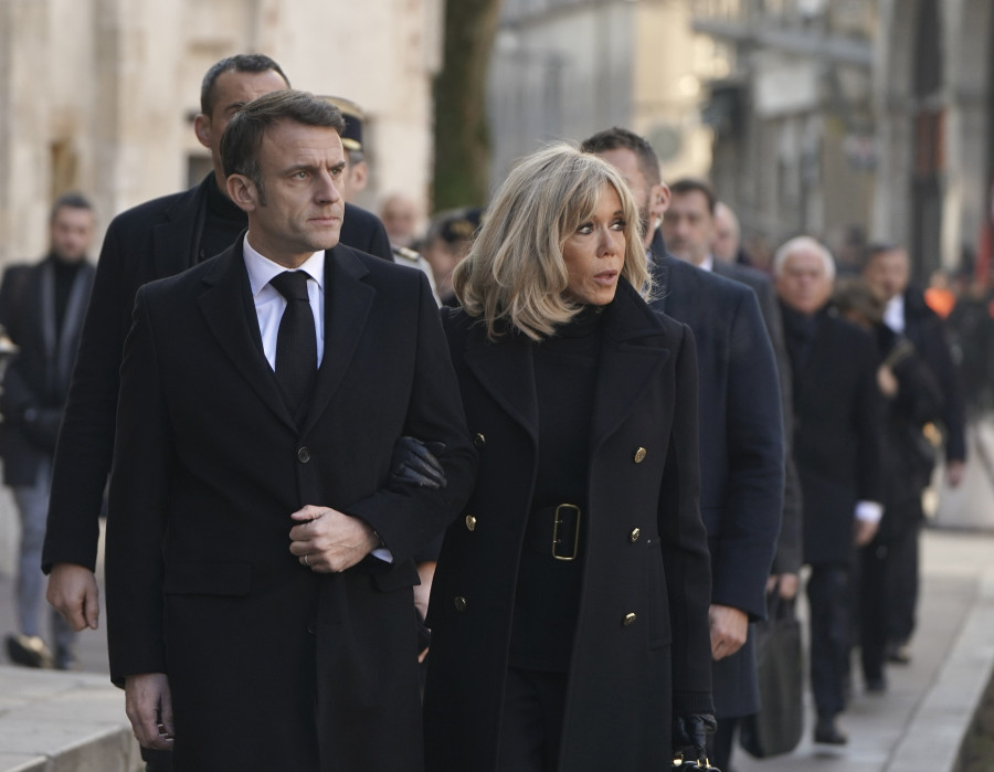La imagen más viral de Macron: ¿broma o bofetada?