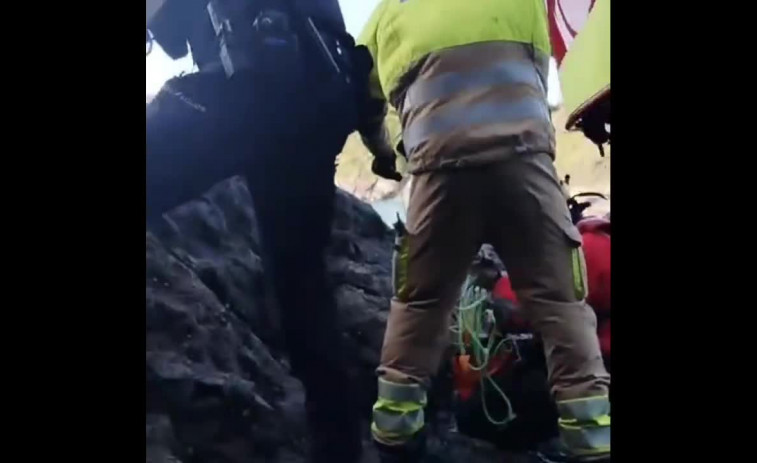 Rescatado un pescador que sufrió una caída en los acantilados de Serantes