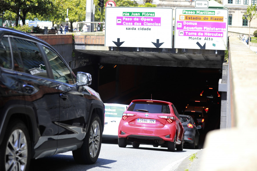 La saturación del túnel de Juana de Vega obliga a cambiar el tráfico de superficie