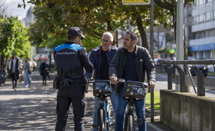 La primera campaña de bicicletas de A Coruña se cierra con 21 multas