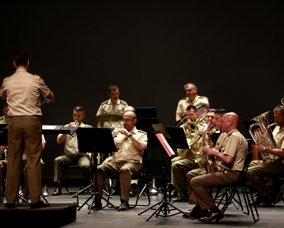 Música sobre las tablas del teatro Colón  para celebrar el Día de las Fuerzas Armadas (7)