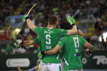 Los jugadores del Liceo celebran un gol en el primer partido de la serie contra el Lleida   Patricia G. FRaga
