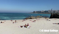 Un jueves de mayo veraniego llena las playas de A Coruña