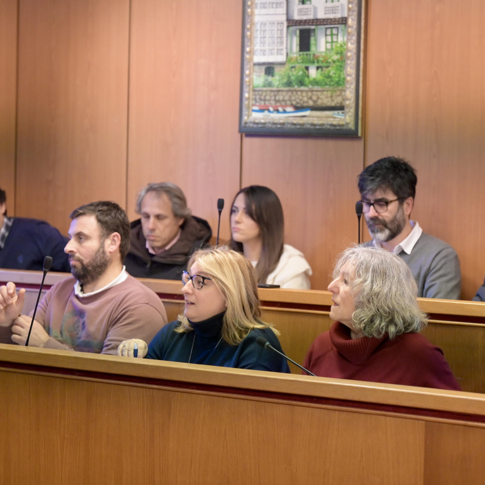 El alcalde de Oleiros suspende el pleno tras expulsar a un concejal del PSOE