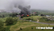 Espectacular incendio en la carretera de los Fuertes tras arder un galpón