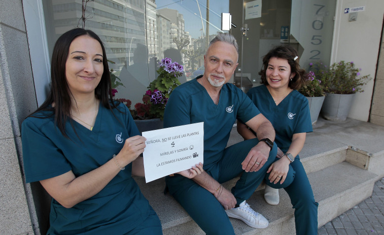 Unas ladronas de avanzada edad ‘siembran’ el pánico en una clínica dental de A Coruña