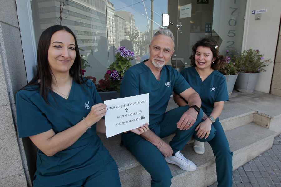 Unas ladronas de avanzada edad ‘siembran’ el pánico en una clínica dental de A Coruña