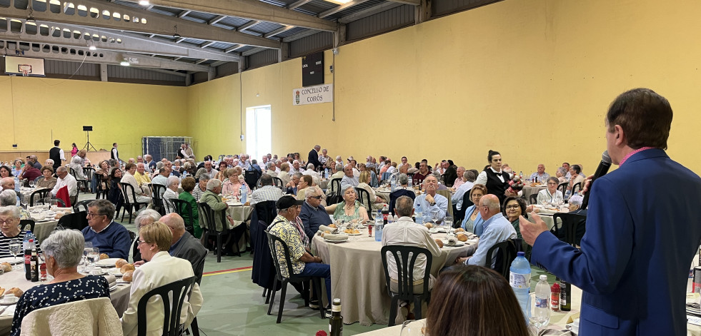 Unos 300 vecinos asisten a la Fiesta del Pensionista de Coirós