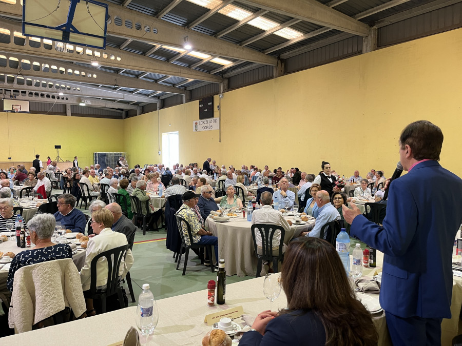 Unos 300 vecinos asisten a la Fiesta del Pensionista de Coirós