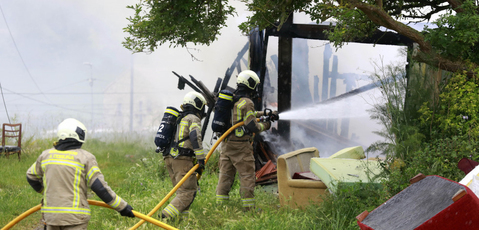 Incendio en un galpón de Los Rosales
