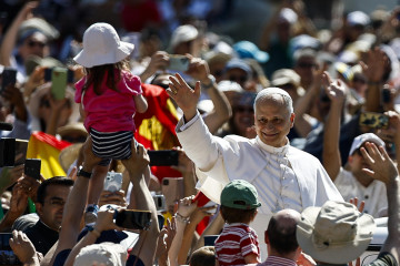 VATICAN CITY (Vatican City State (Holy See)), 01/06/2025.- Pope Leo XIV attends the Holy Mass for the Jubilee of Families, Children, Grandparents and the Elderly, in Saint Peter's Square, in Vatican C