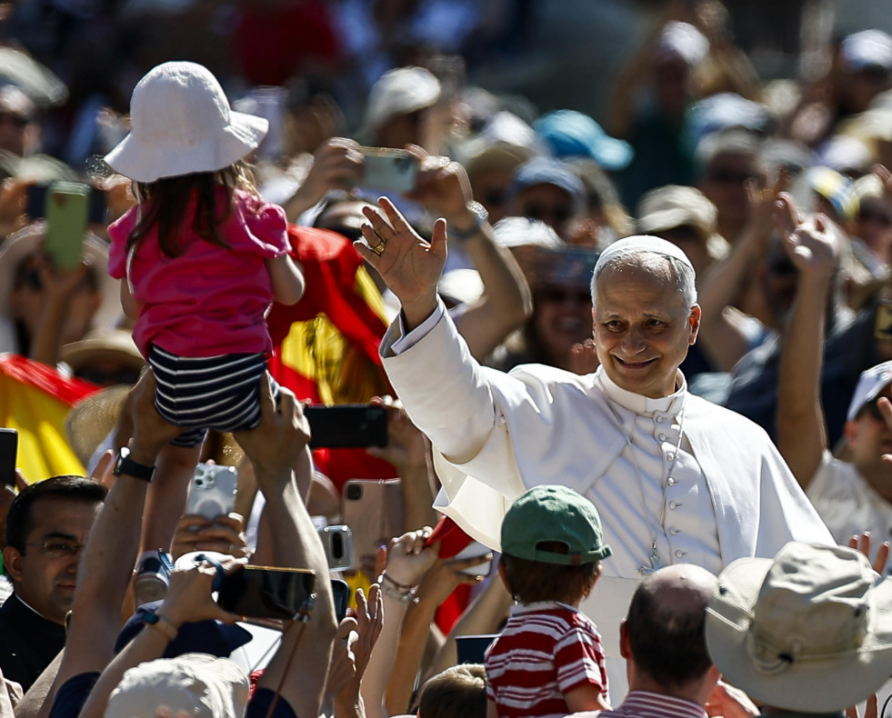 VATICAN CITY (Vatican City State (Holy See)), 01/06/2025.- Pope Leo XIV attends the Holy Mass for the Jubilee of Families, Children, Grandparents and the Elderly, in Saint Peter's Square, in Vatican C
