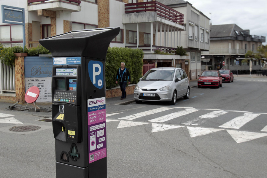 Oleiros retirará los vehículos que ocupen plazas de la ORA sin pagar