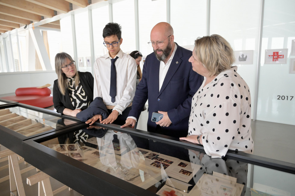El centro Ágora estrena una nueva exposición organizada por la Sociedad Filatélica de A Coruña (4)