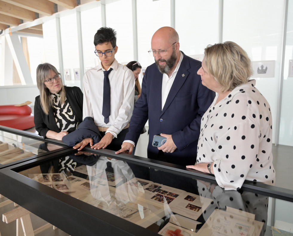 El centro Ágora estrena una nueva exposición organizada por la Sociedad Filatélica de A Coruña (4)