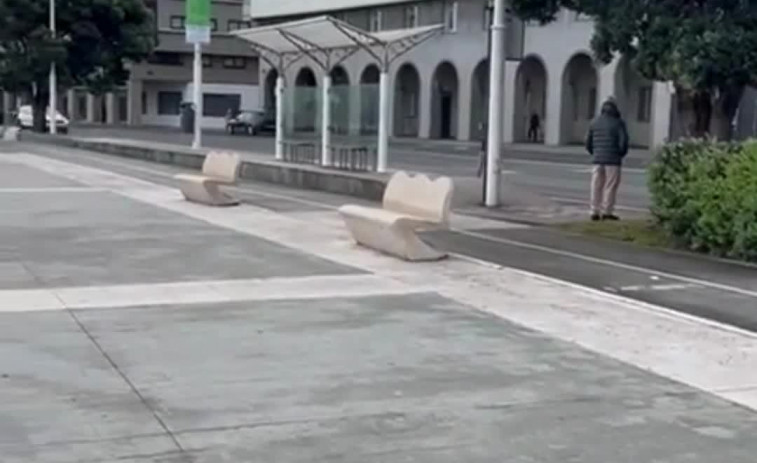 ¿Por qué hay gente haciendo marcha en el carril runner de A Coruña?