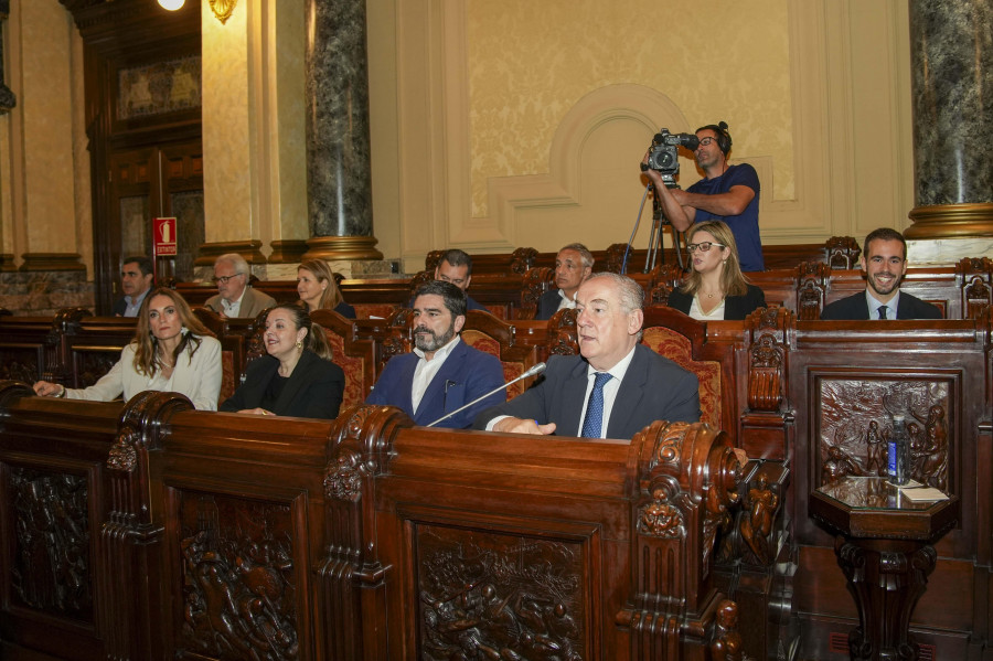 El pleno de A Coruña aprueba la tasa turística pese al rechazo del PP
