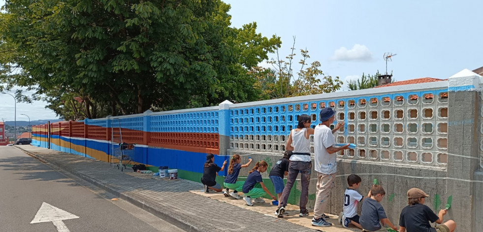 El alumnado del CEIP Valle Inclán crea un mural dirigido por el artista Erb Mon