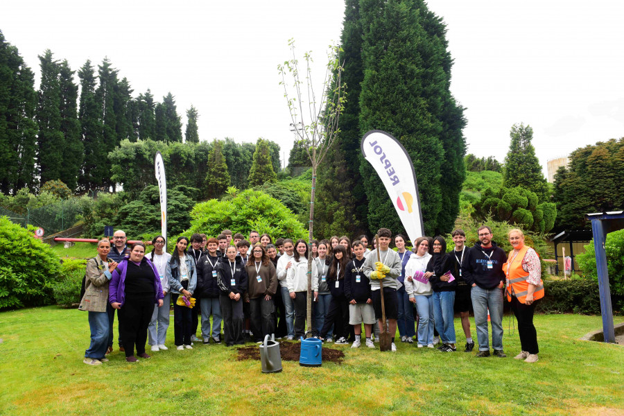 Repsol celebra una jornada educativa con el IES Pastoriza