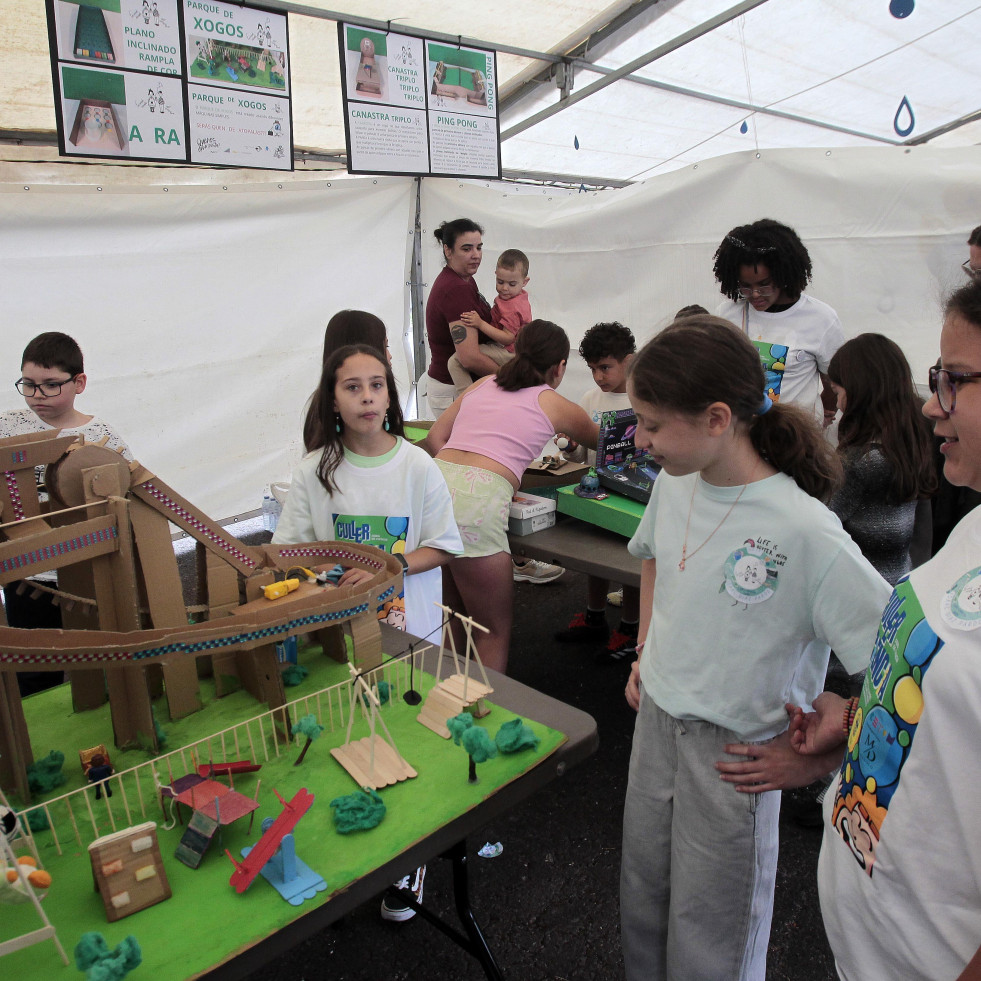 El Paseo de la Ría do Burgo acoge una gran jornada de ciencia escolar con la séptima edición de Cullerciencia