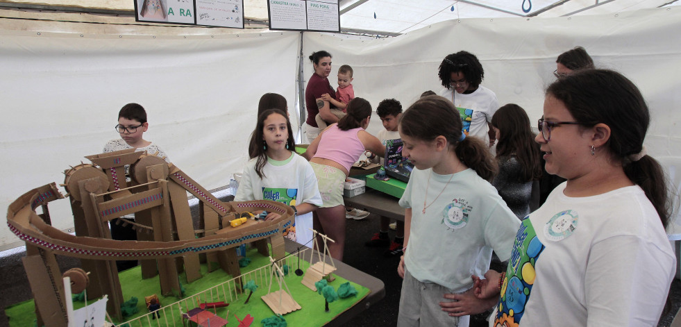 El Paseo de la Ría do Burgo acoge una gran jornada de ciencia escolar con la séptima edición de Cullerciencia