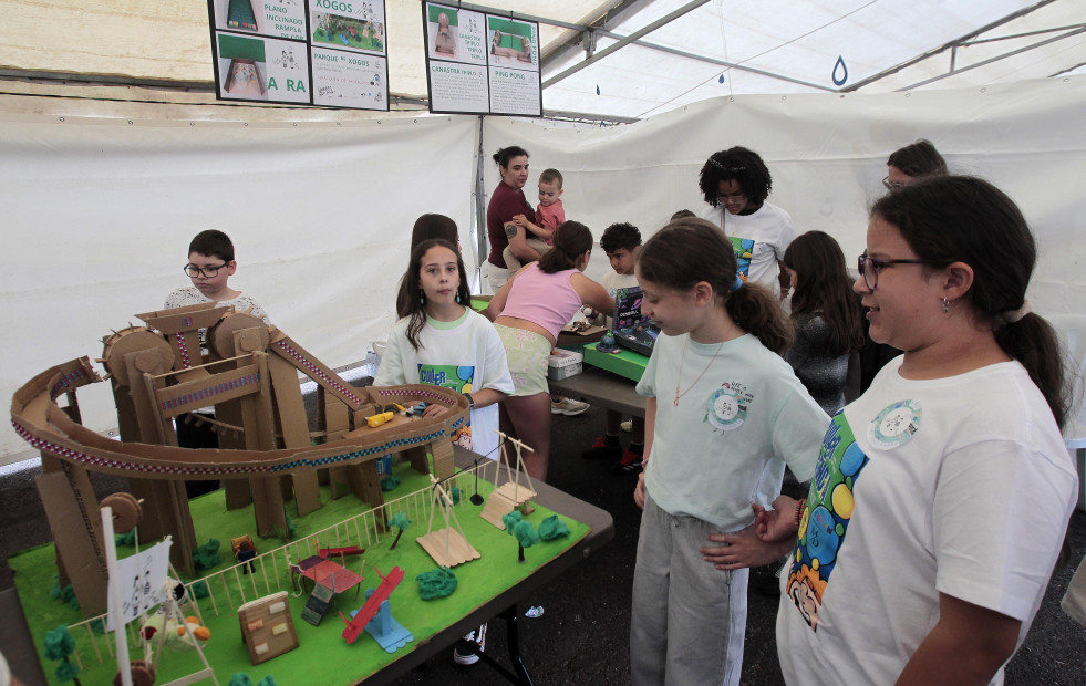 El Paseo de la Ría do Burgo acoge una gran jornada de ciencia escolar con la séptima edición de Cullerciencia