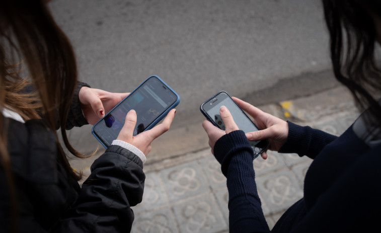 Pais, nais e educadores solicitan a desescalada dixital en todos os ciclos escolares