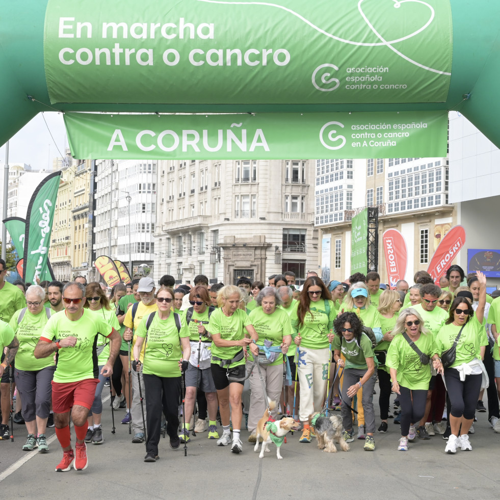 Una marea verde contra el cáncer toma las calles de A Coruña: 