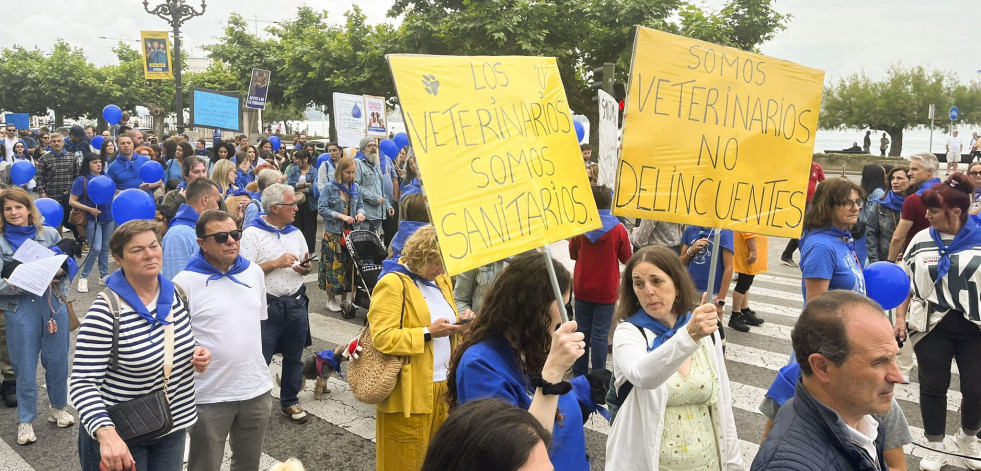 Los veterinarios vuelven a las calles contra el decreto que limita sus atribuciones