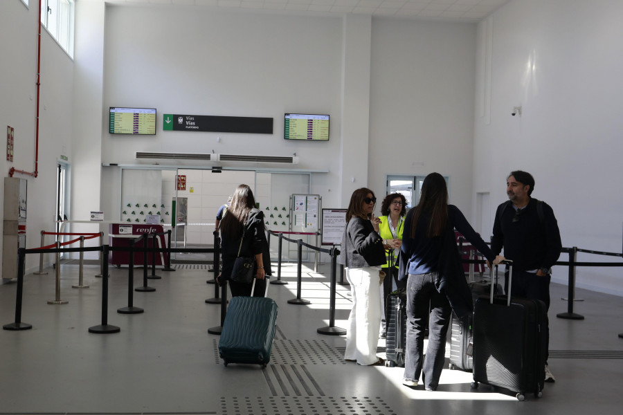 El Adif elimina los controles de seguridad para los trenes de Media Distancia y Regionales en Galicia