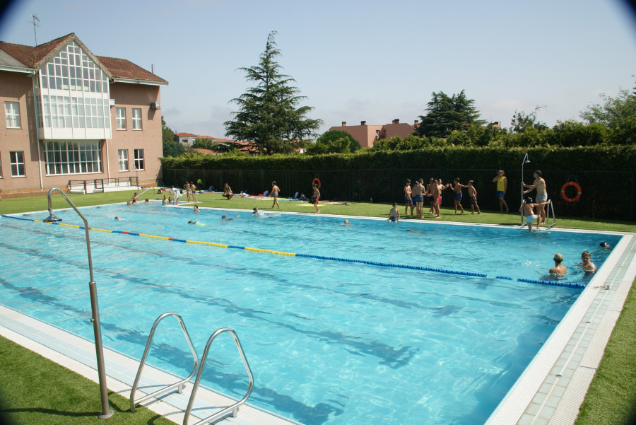 Carral inaugura la temporada de verano con la apertura de la piscina municipal