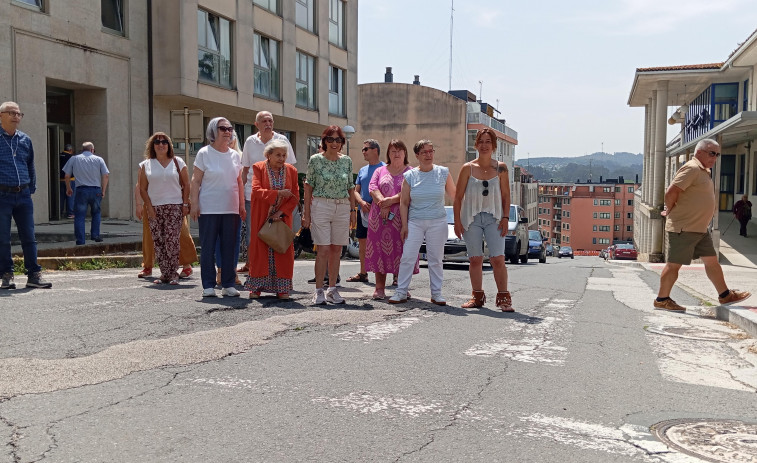 Así viven los vecinos de Párroco Villanueva de Sada: entre restos de una obra inacabada y 