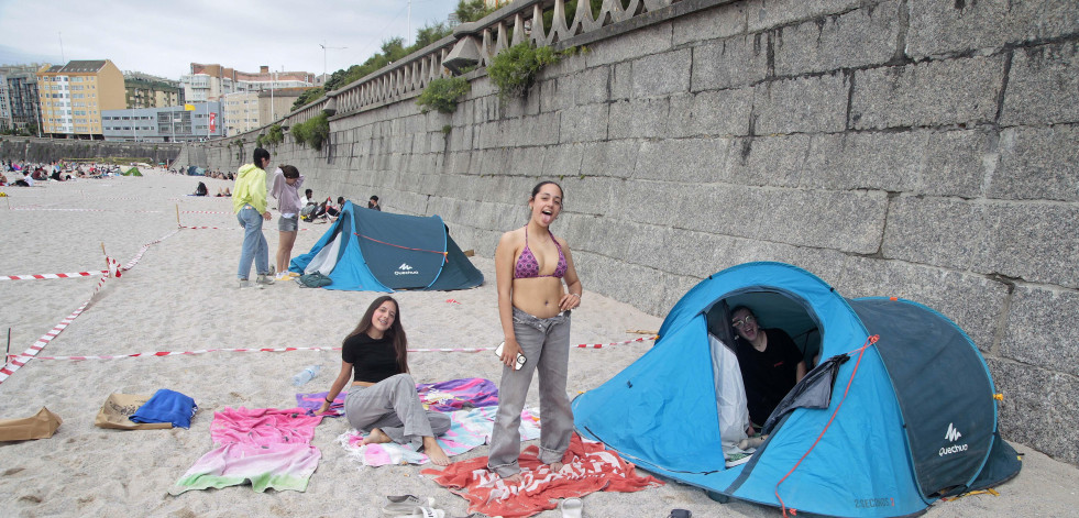 La alcaldesa decreta el fin de las acampadas en vísperas de San Juan