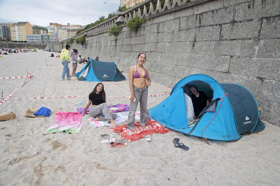 La alcaldesa decreta el fin de las acampadas en vísperas de San Juan