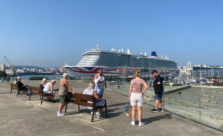 Más de 6.000 cruceristas desembarcan en A Coruña este martes a bordo del Arvia