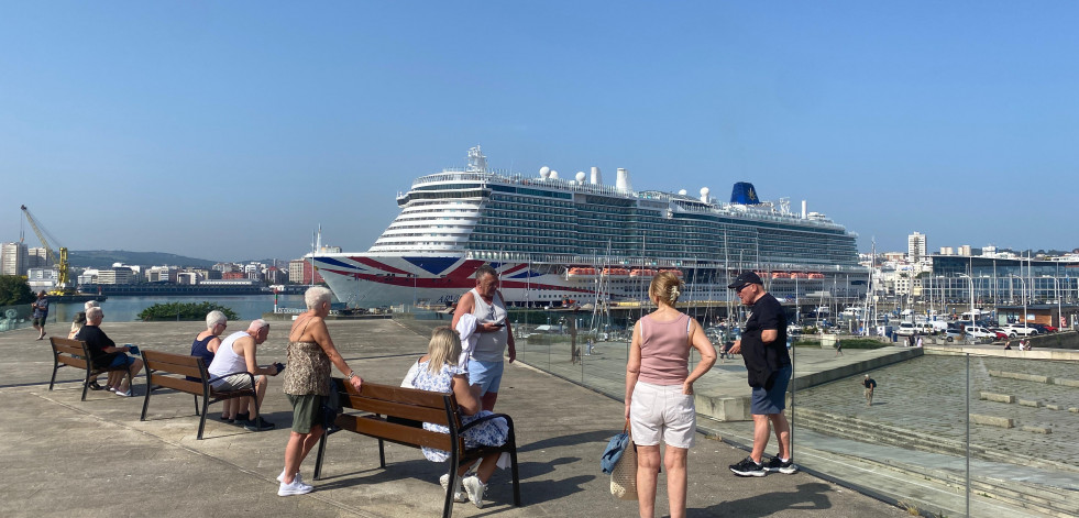Más de 6.000 cruceristas desembarcan en A Coruña este martes a bordo del Arvia