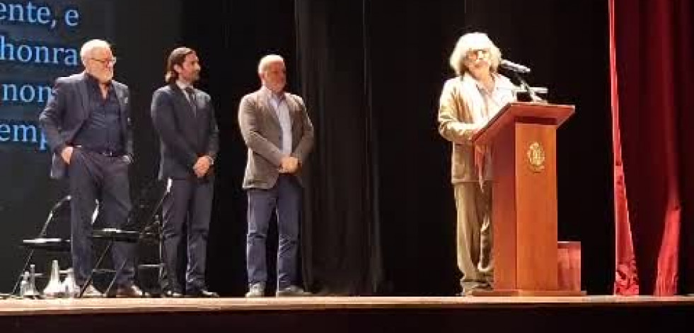 El teatro Rosalía acoge un emotivo acto en homenaje  a Tono Correa Corredoira