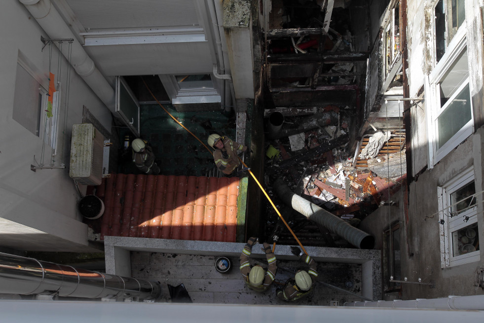 Así quedó por dentro el edificio okupado que ardió en la calle de la Barrera de A Coruña @ Quintana (11)