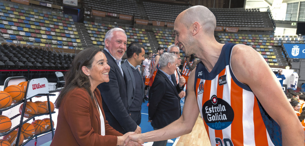 Inés Rey muestra su apoyo para que el Básquet Coruña siga en el Coliseum