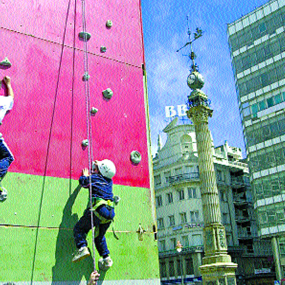 Hace 25 años | Miles de personas volvieron a disfrutar en la calle del día grande del deporte coruñés