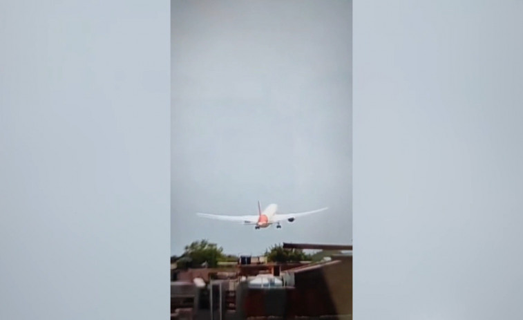 Un avión con destino Londres se estrella en la India con 169 indios, 53 británicos y siete portugueses a bordo
