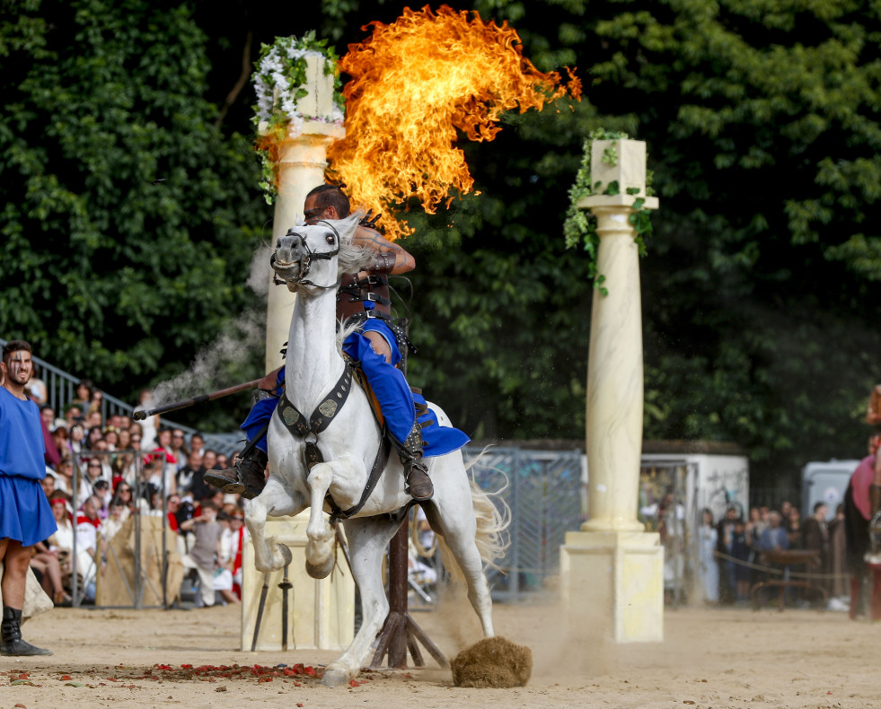 GRAF1596. LUGO, 15/06/2024.- Vigésimo tercera edición del Arde Lucus, este sábado con el Circo Romano y las carreras de cuádrigas en Lugo. EFE/Eliseo Trigo