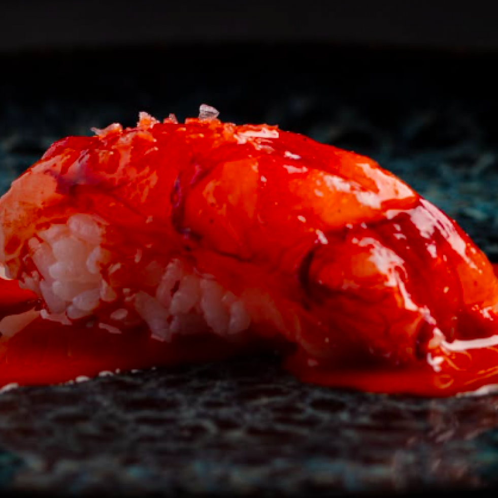 Caballa 14, la izakaya coruñesa que madura pescado con alma japonesa