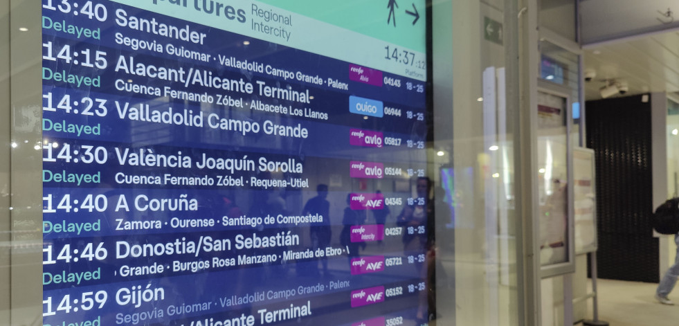 Una avería en Madrid afecta al tren que debía salir al mediodía hacia A Coruña