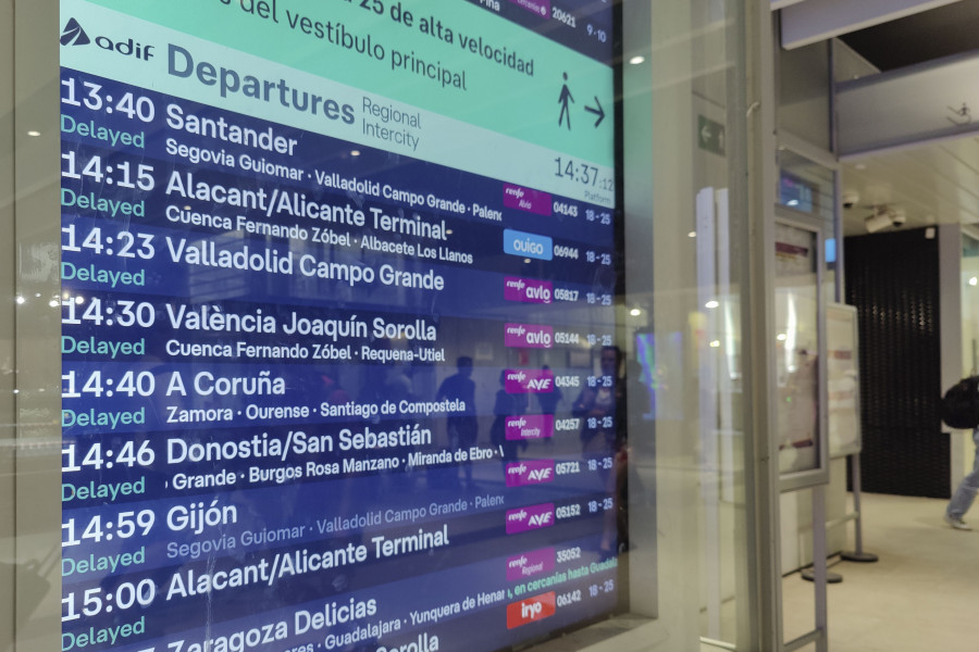 Una avería en Madrid afecta al tren que debía salir al mediodía hacia A Coruña