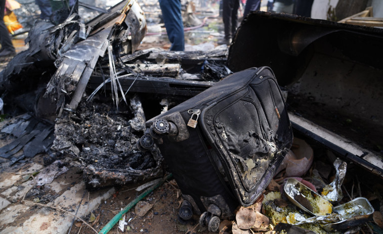 India sube a 274 los muertos en el siniestro de Air India tras confirmar 33 muertos más por el impacto en tierra