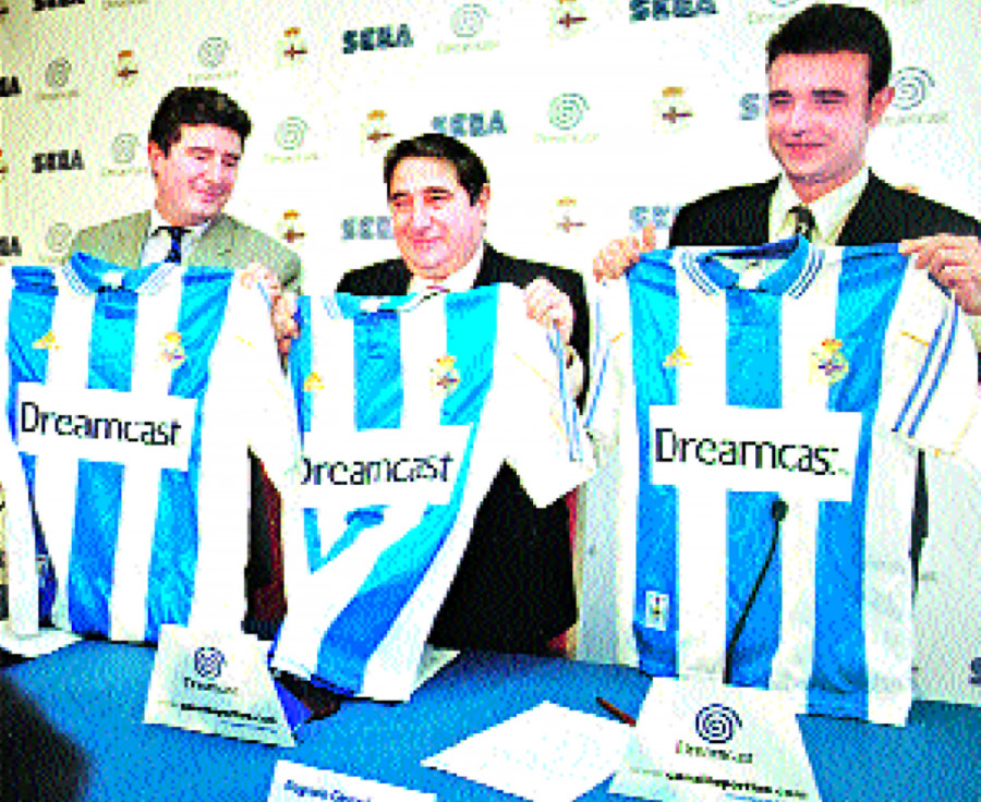 Hace 25 años | El Deportivo estrena patrocinador, Dreamcast, tras conquistar la Liga