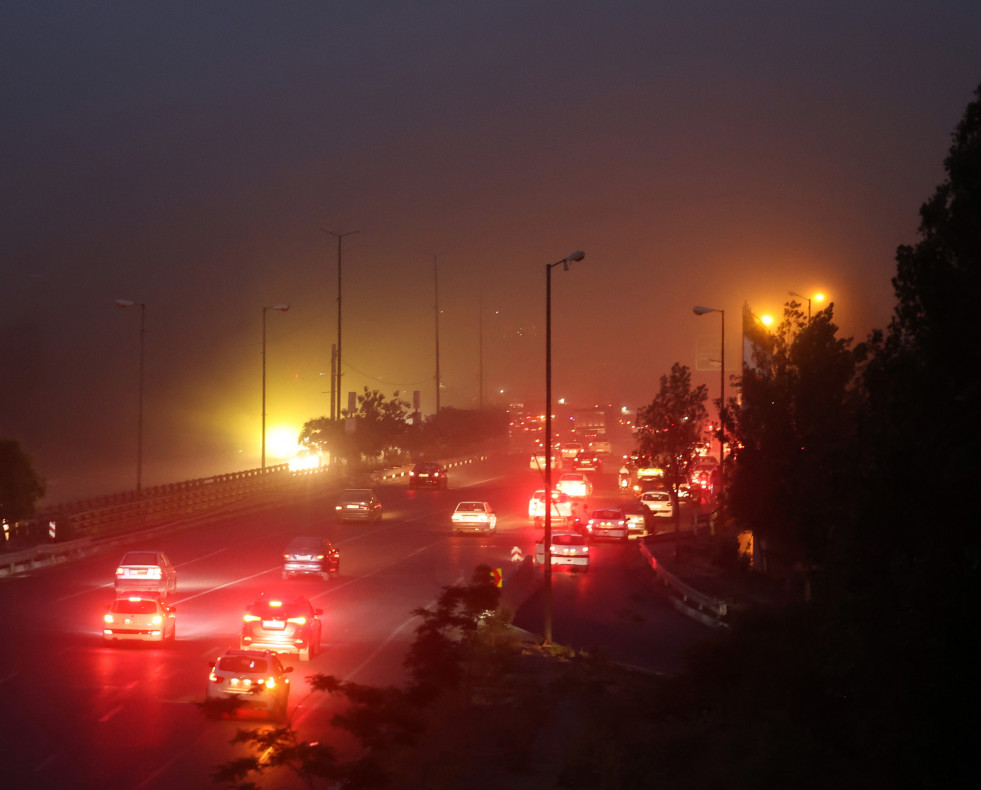 Tehran (Iran (Islamic Republic Of)), 13/06/2025.- Smoke rises from a fire after an Israeli attack in Tehran, Iran, 13 June 2025. Israel confirms it has launched strikes on Iran's 'nuclear program' as 