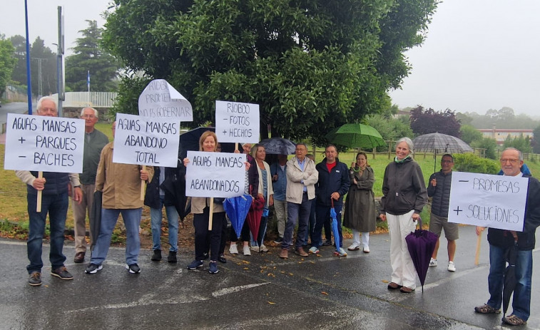 Vecinos de Aguas Mansas protestan por 