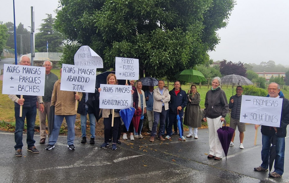 Vecinos de Aguas Mansas protestan por 